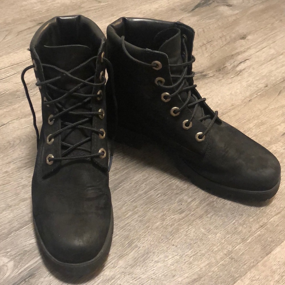 Iconic waterproof Timberland’s black work boot in size W 7